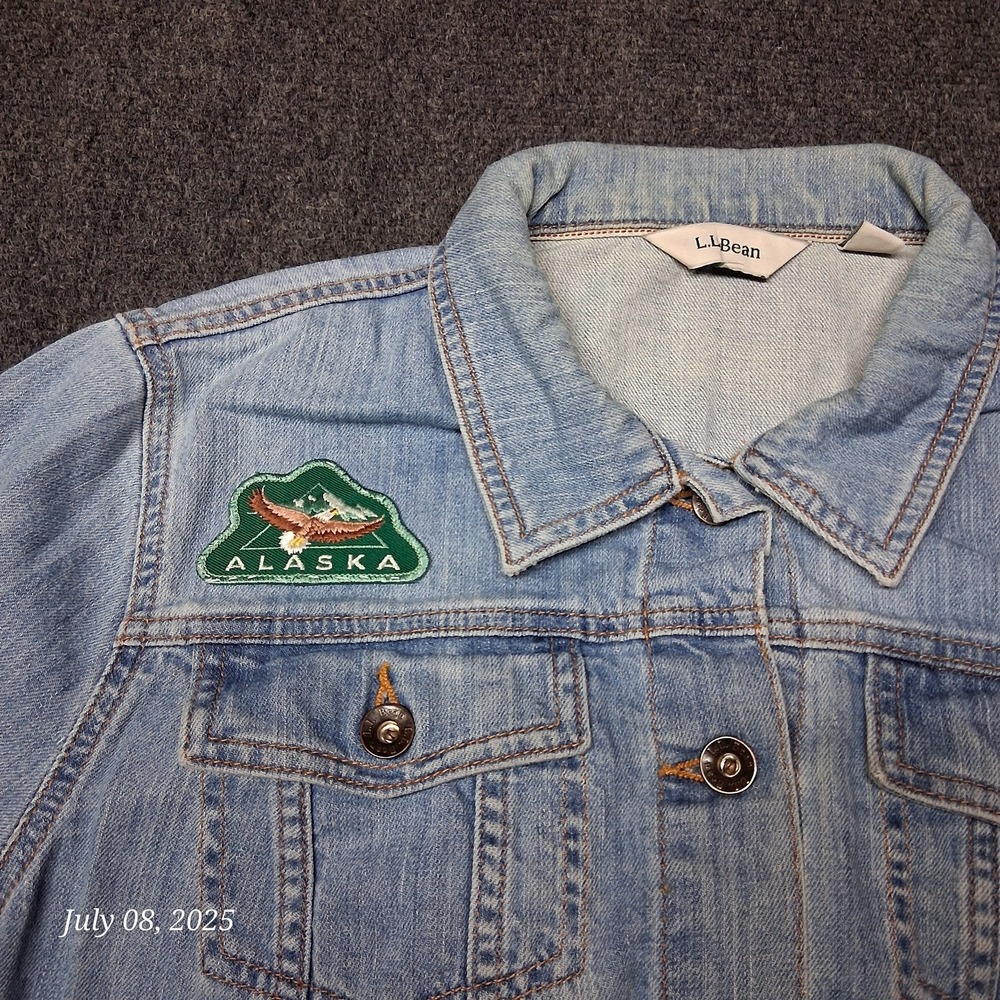 VTG LL Bean Denim Trucker Jacket Alaska Patch Women Size Medium Regular Blue - Picture 2 of 9